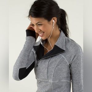 Lululemon base runner 1/2 zip. Color is base check pique size 4
